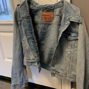 *LEVIS* Women’s Light Denim Jean Jacket